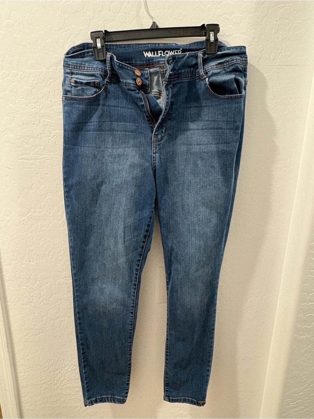 WallFlower Women’s Mid Rise Skinny Jeans Size 17 Stretch Blue Denim